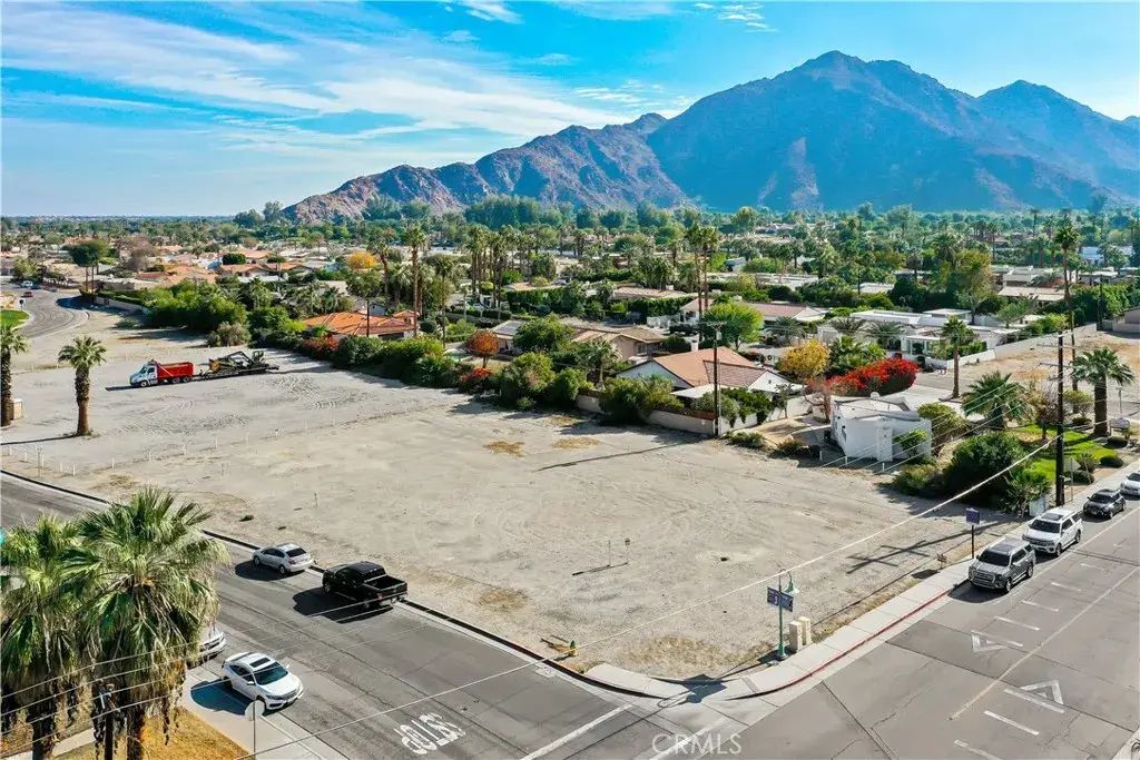Avenida La Fonda, La Quinta