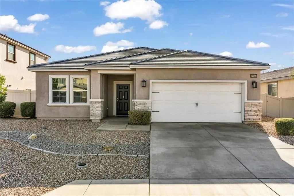 16604 Desert Lily, Victorville
