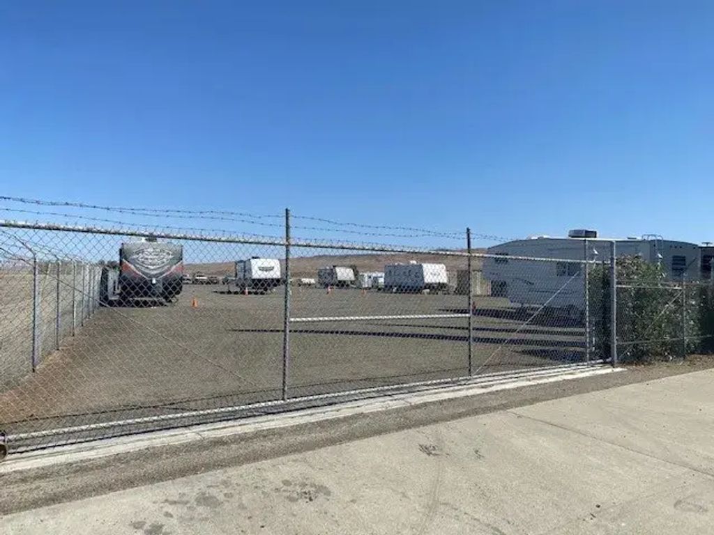1075 W Elm, Coalinga