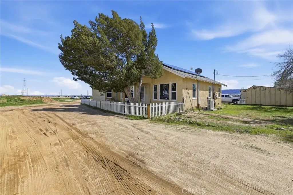 9200 W W Avenue H, Lancaster