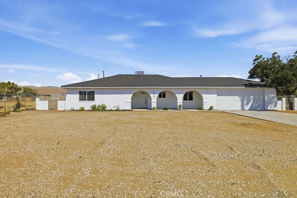 13229 Algonquin Road, Apple Valley
