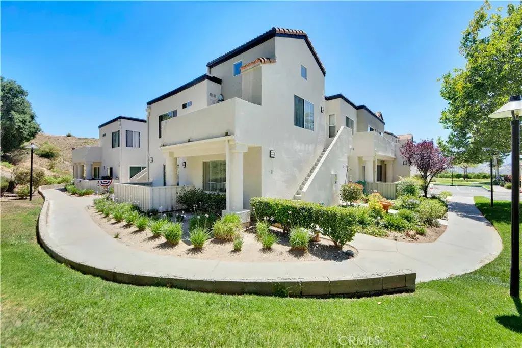 21203 Trumpet Drive 102, Newhall