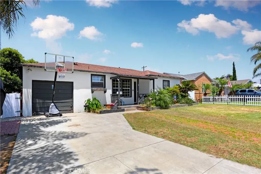 9049 Lemoran Avenue, Downey