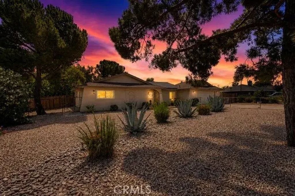 10415 Redwood Avenue, Hesperia