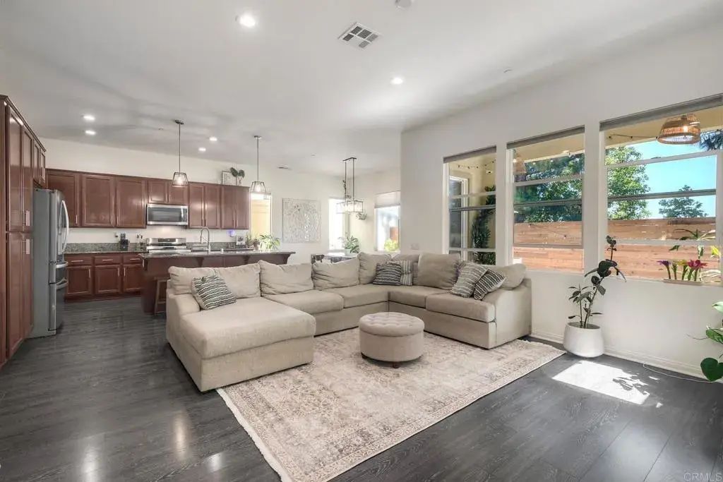 628 Topaz Court, Vista
