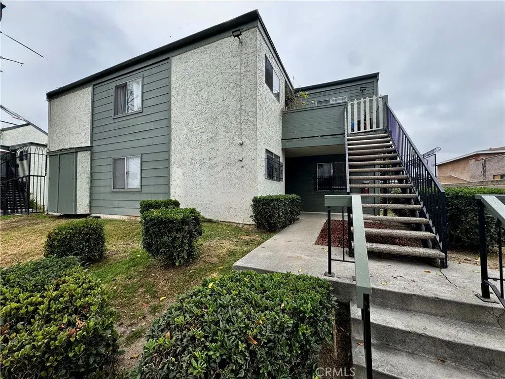 639 N Bristol 48, Santa Ana