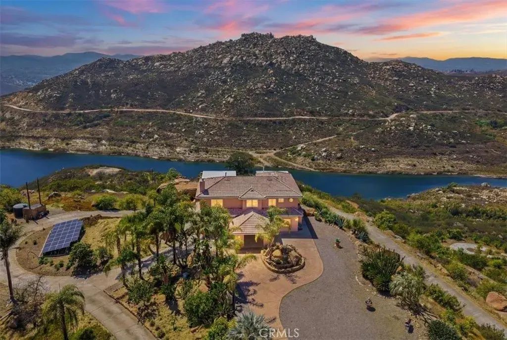 15471 Green Valley Truck, Ramona