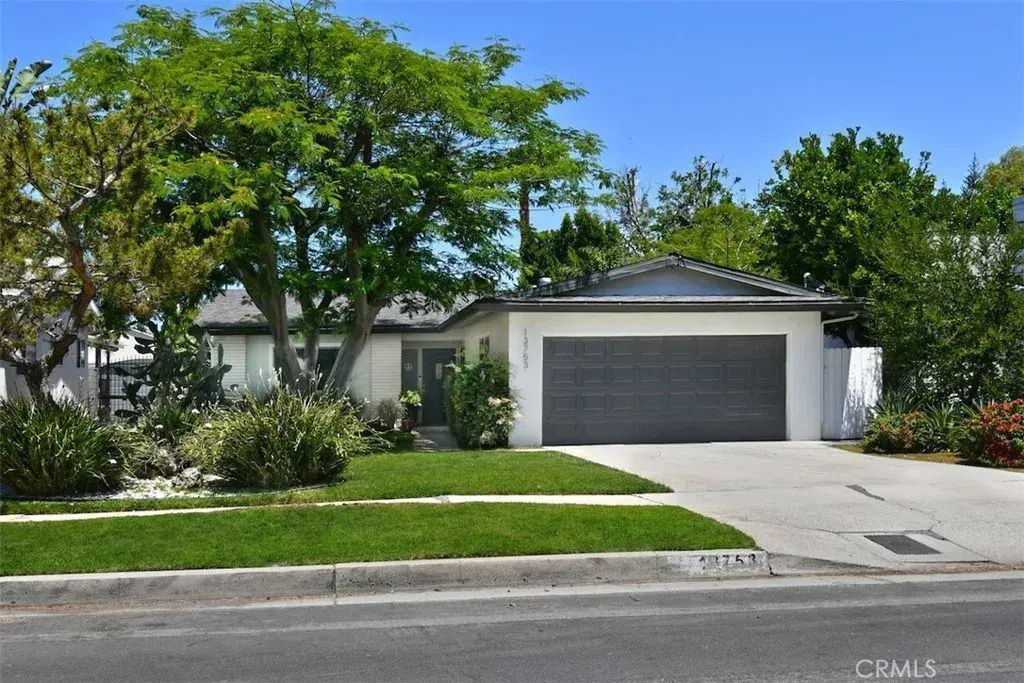 13753 Calvert, Valley Glen