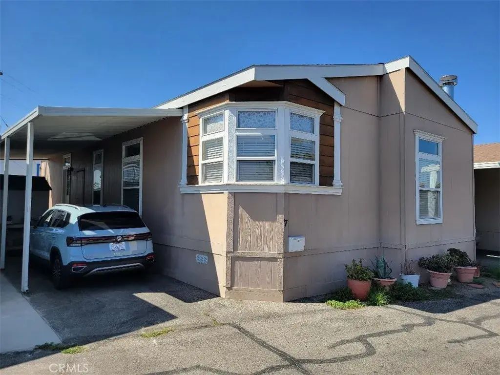 7 Dorchester, Northridge