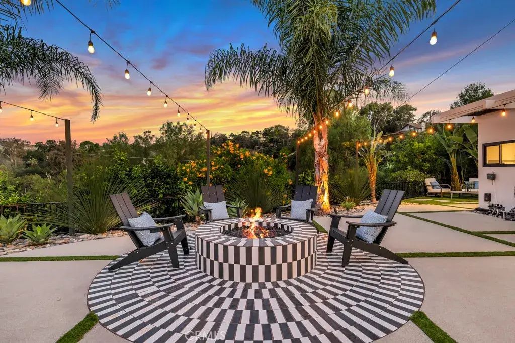 21520 Arcos, Woodland Hills