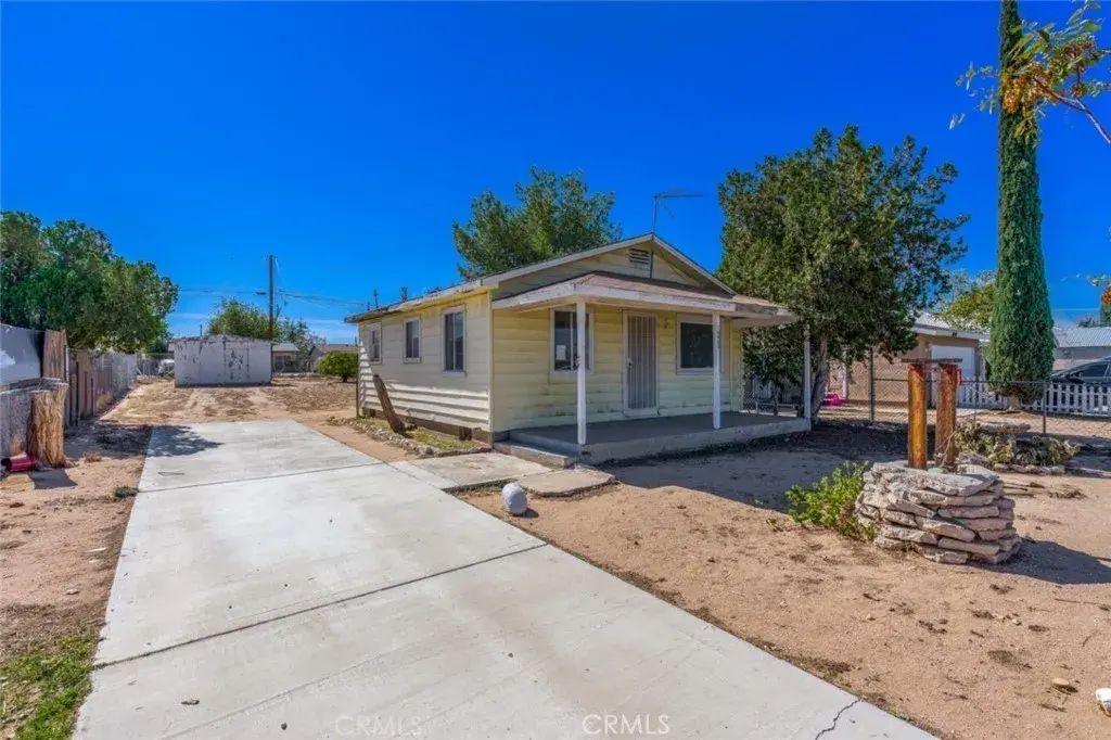 16463 Pine Street, Hesperia