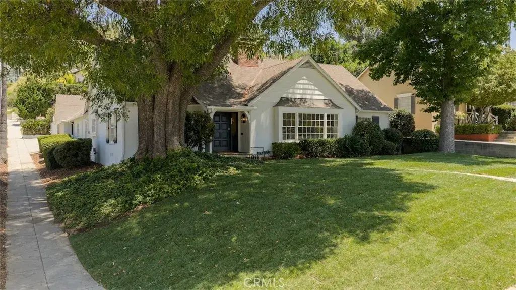 203 E Mountain, Glendale