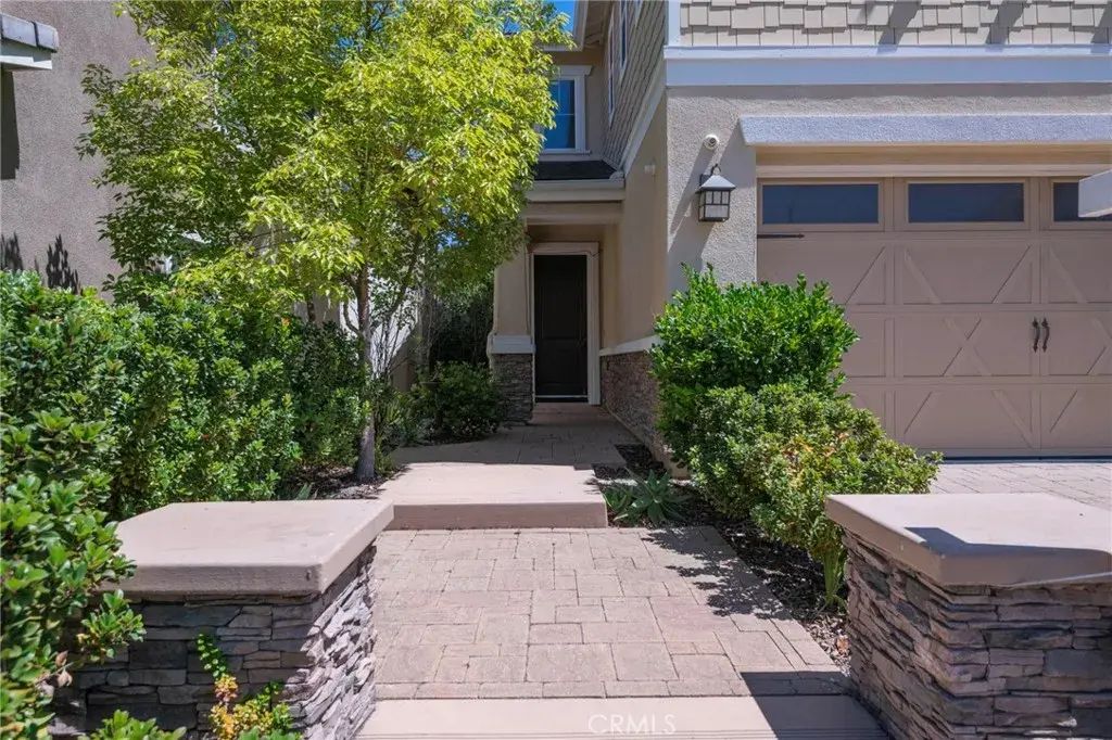 10 Willow, Lake Forest