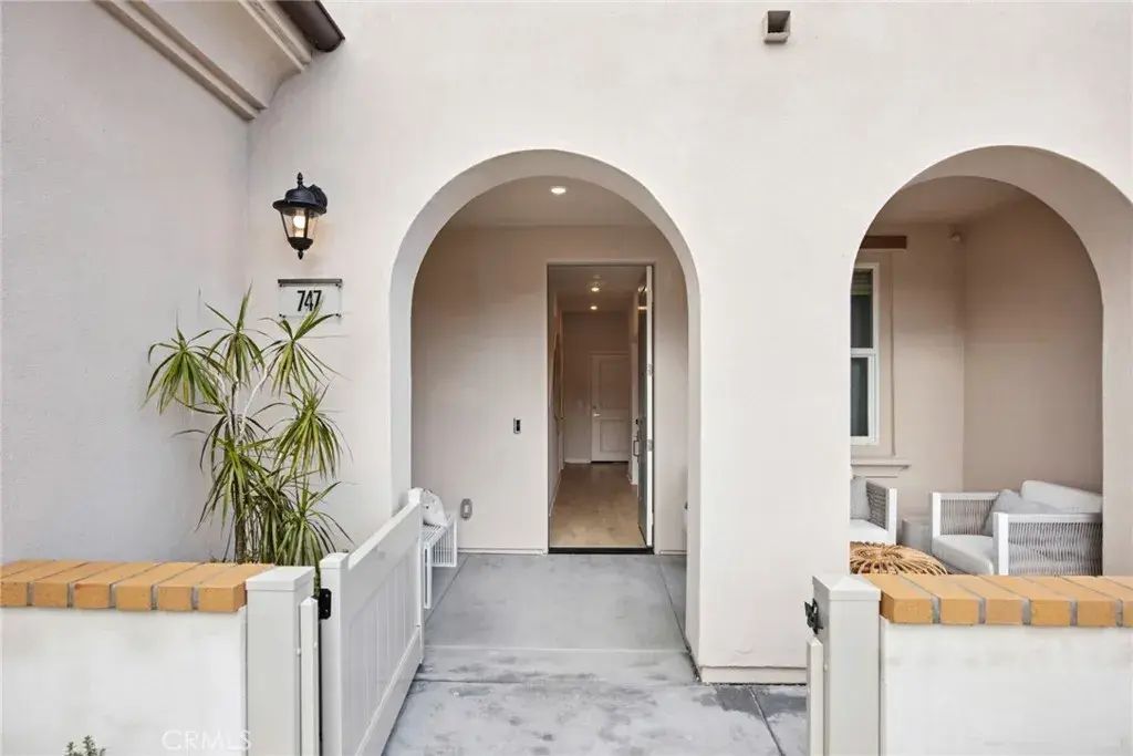 723 E Route 66, Glendora