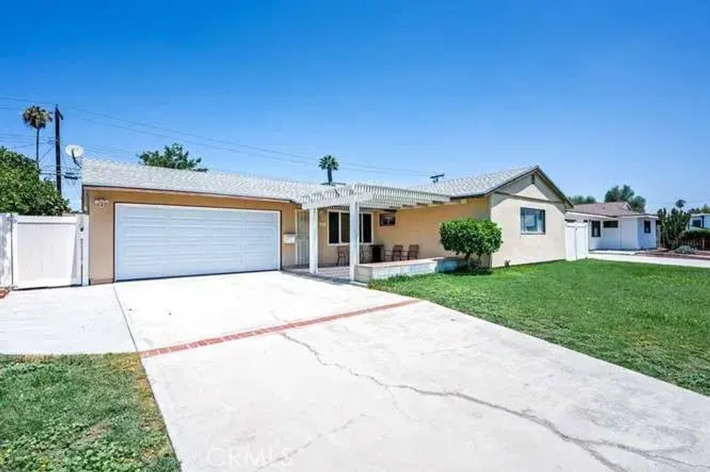 8777 Glencoe Drive, Riverside