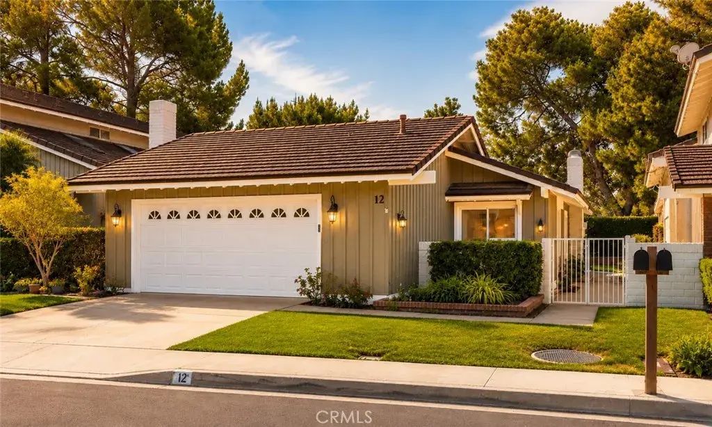 12 Blackswan, Irvine