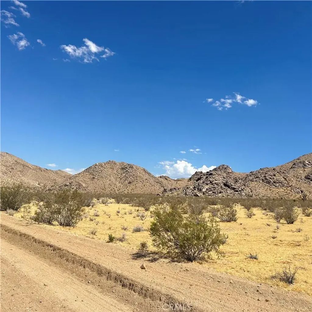 30455 Holmes Rd, Lucerne Valley