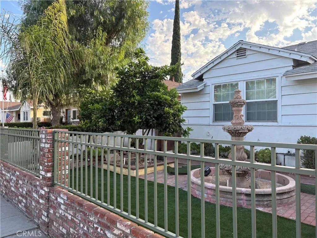 7501 Corbin, Winnetka