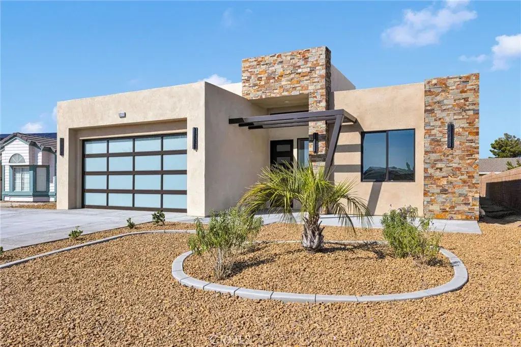 18310 Lakeview Drive, Victorville