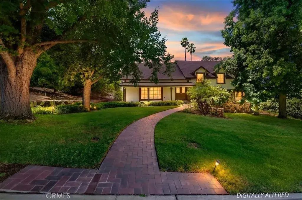 2154 Gainsborough, Riverside