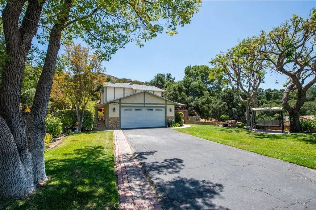 25023 Everett, Newhall