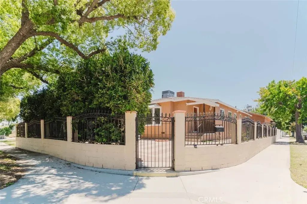 13856 Runnymede Street, Van Nuys