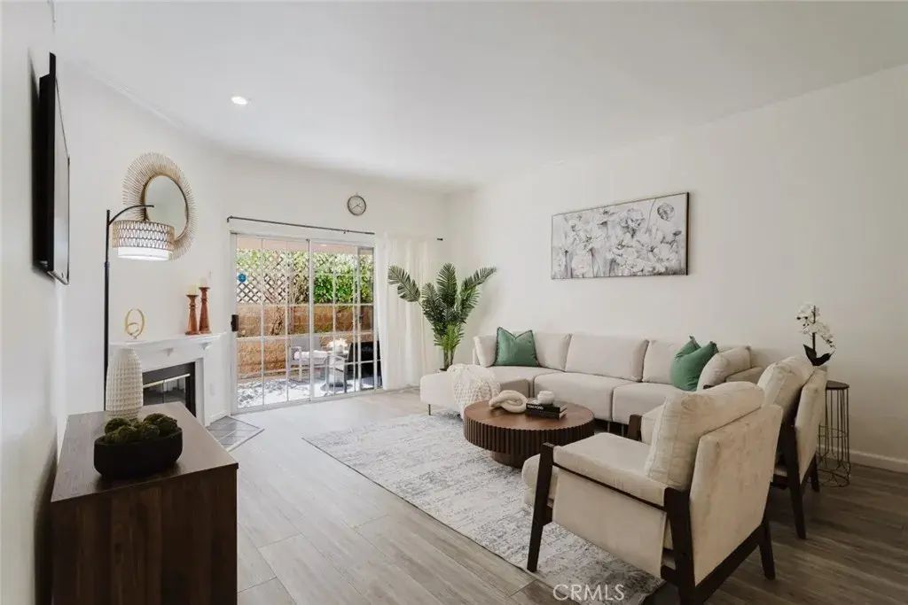 435 E Valencia 105, Burbank