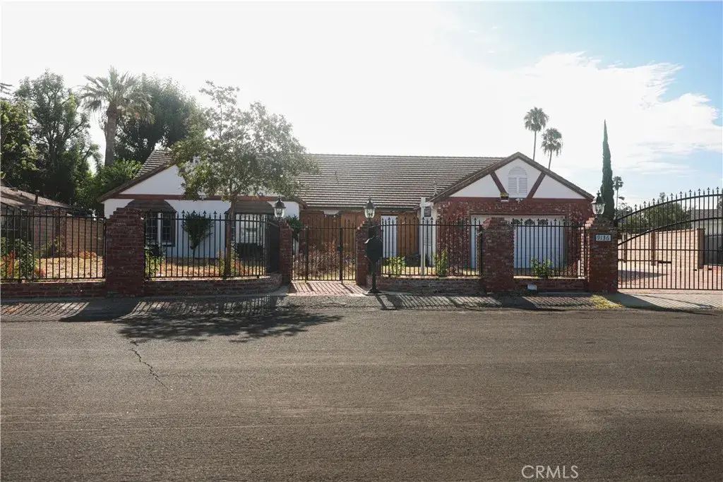 9136 Balcom Avenue, Northridge