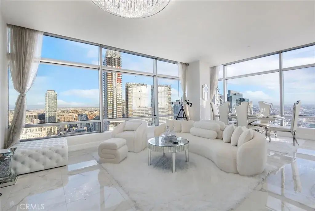 900 W Olympic Boulevard 30a, Los Angeles