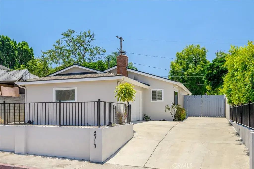 8318 Jayseel, Sunland