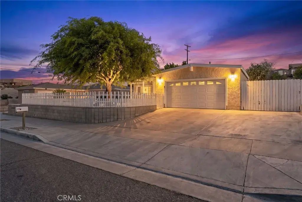 650 E Mountain View, Barstow