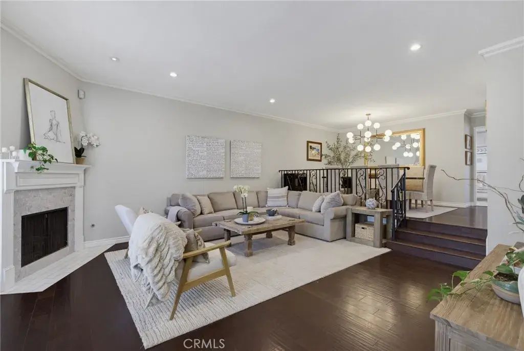 21901 Burbank Boulevard 205, Woodland Hills