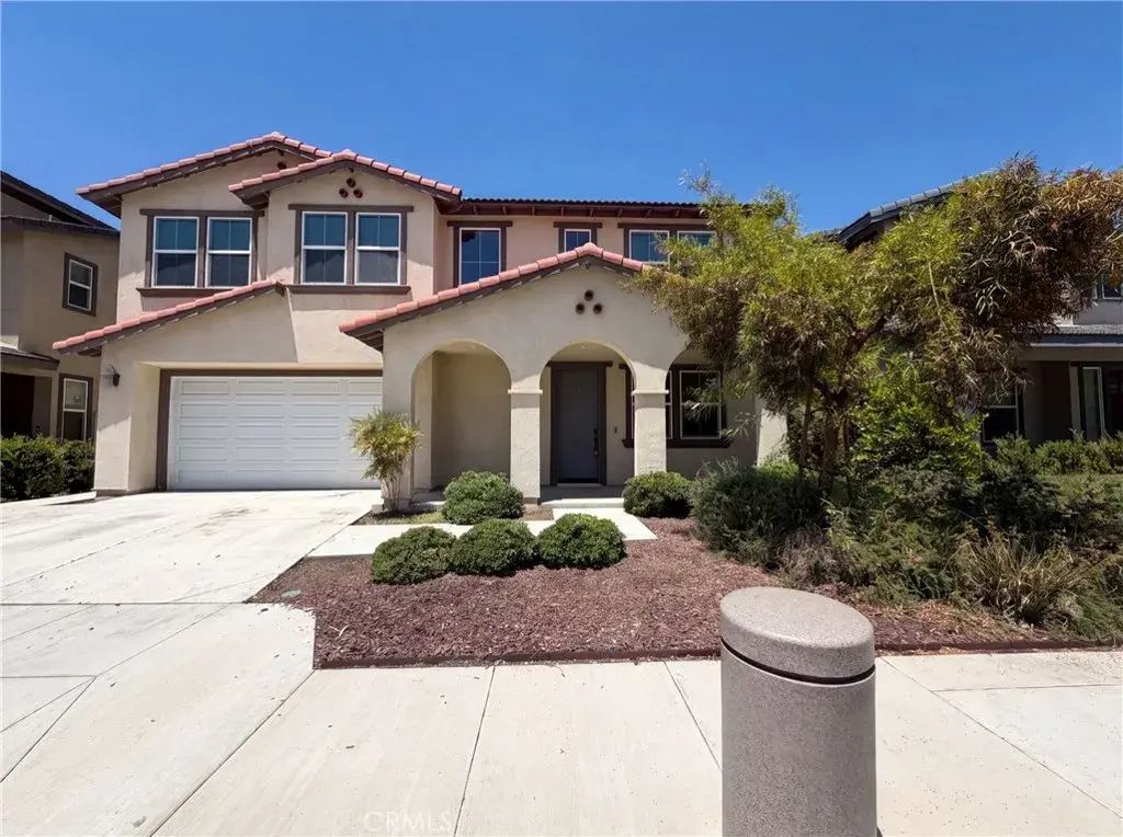 1182 Woodbury, Mentone