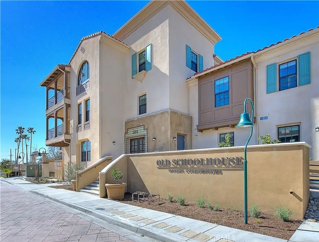 501 W Foothill Boulevard 202, Claremont