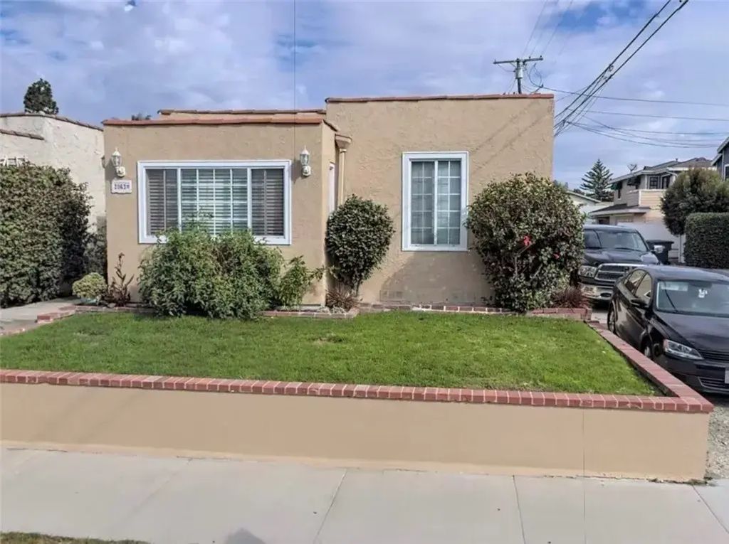 2063 W 220th Street, Torrance