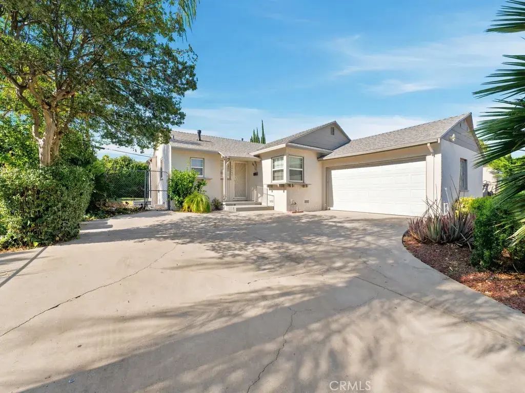 20457 Schoolcraft Street, Winnetka