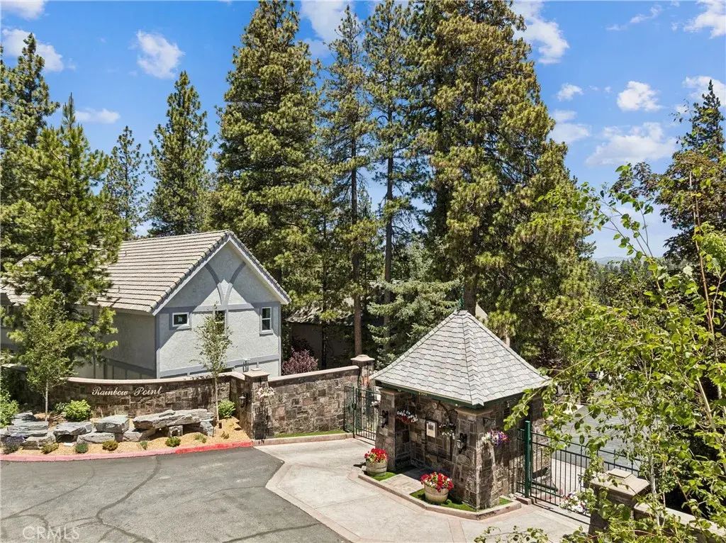 304 Lake Knoll Drive, Lake Arrowhead