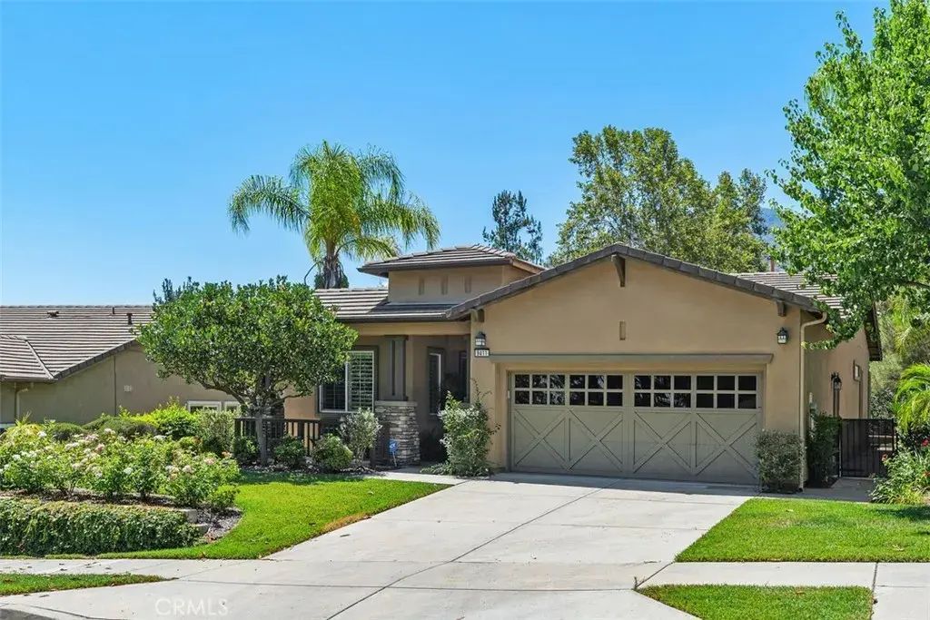 9411 Hughes, Corona