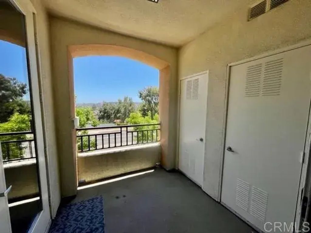12372 Carmel Country Road 203, 