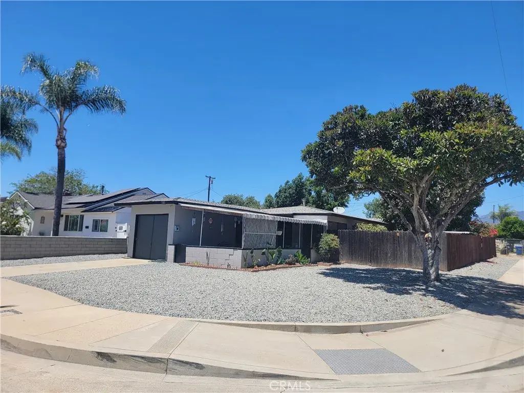 295 E Grevillia, Pomona