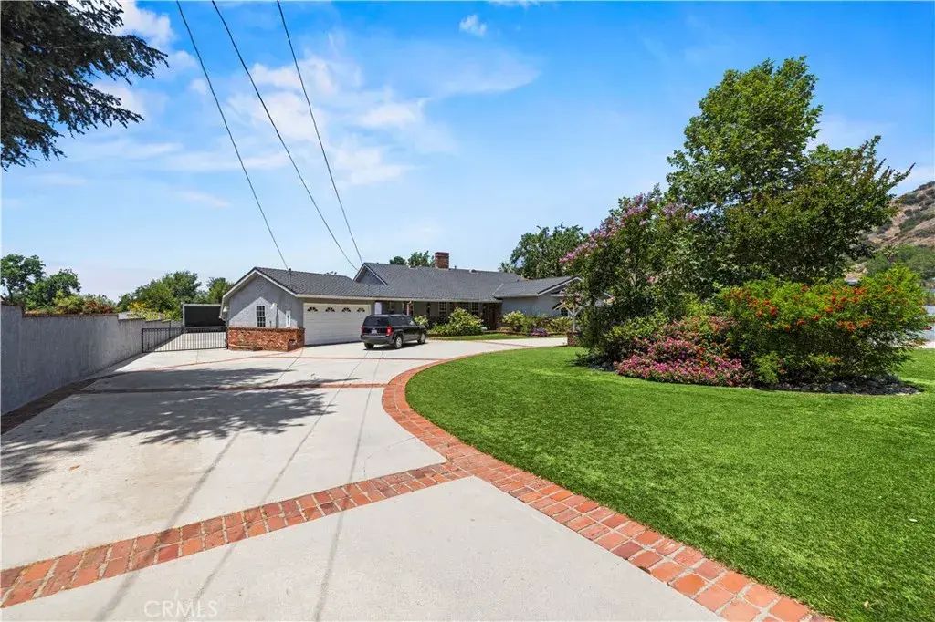 9141 Wheatland Ave, Sun Valley