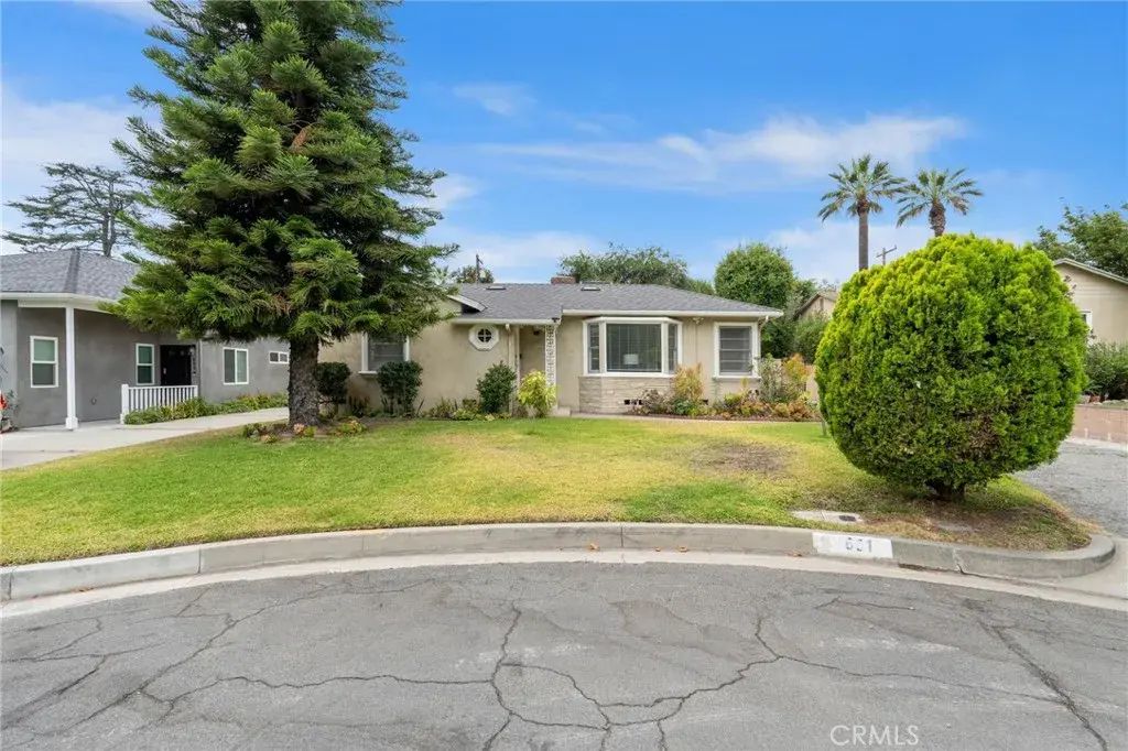 601 Hacienda, Monrovia