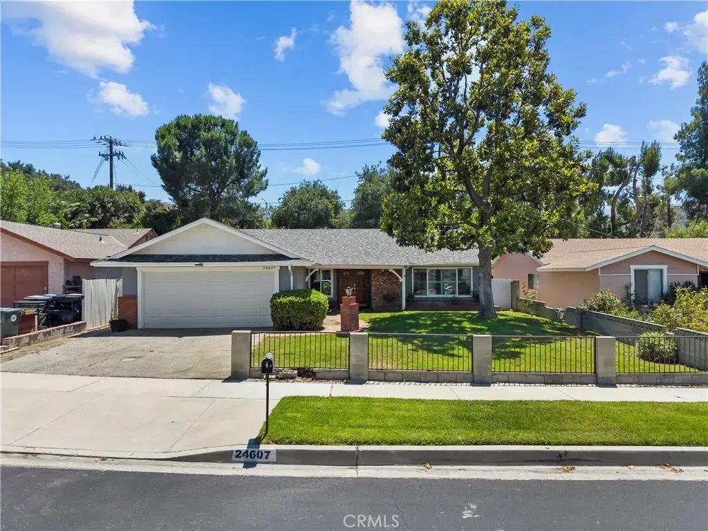 24607 Fourl, Newhall