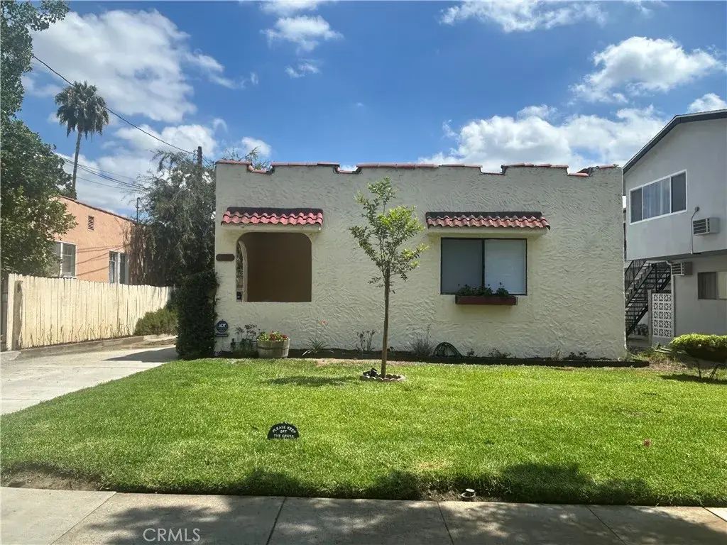 214 E Stocker Street, Glendale