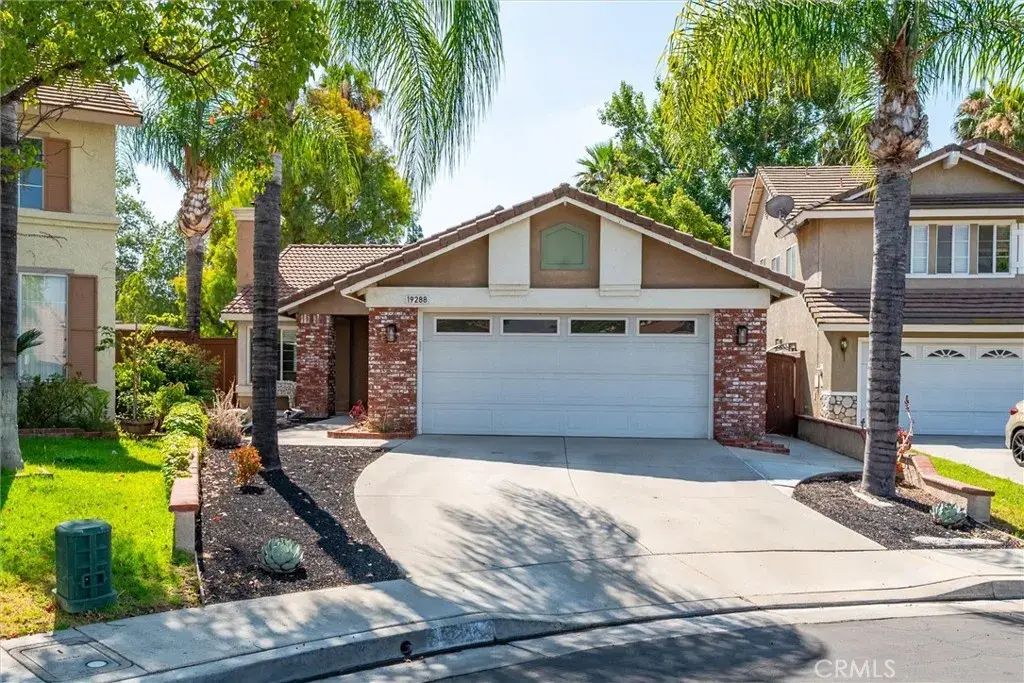 19288 White Dove, Riverside