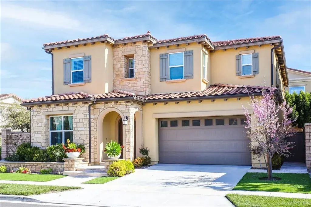10 Verna, Lake Forest