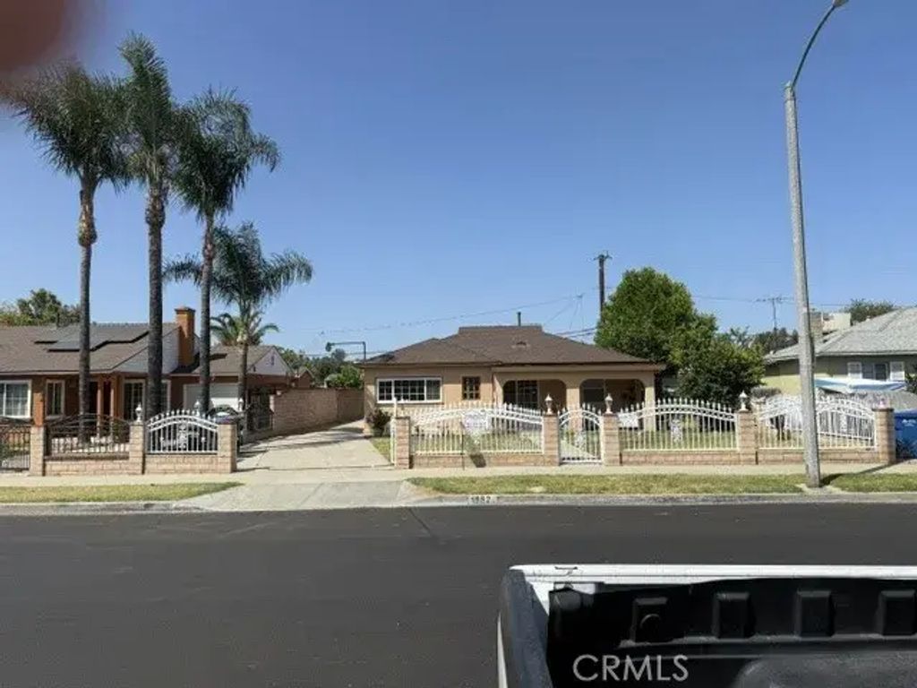 1082 Fremont, Pomona