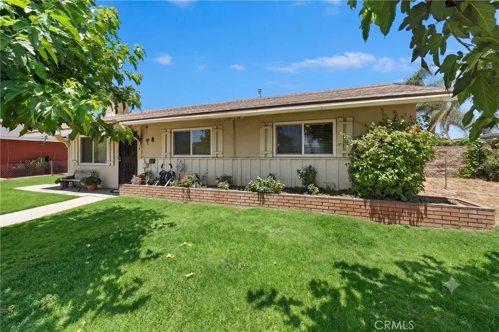 18234 Santa Ana, Bloomington