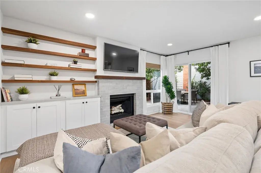 101 Aspen, Costa Mesa