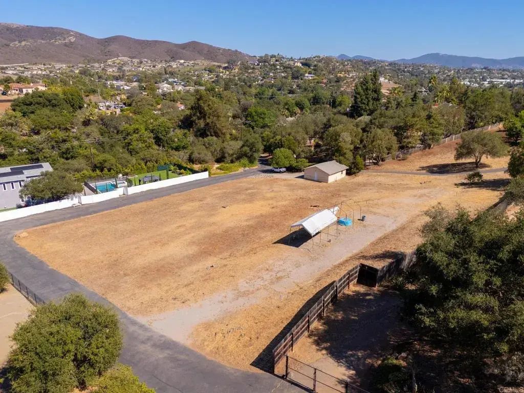 2260 Buena Creek, Vista